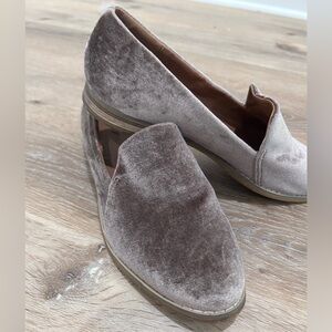 Indigo Rd Tan Crushed Velvet Slip On Loafers Shoes Flats Sz 8